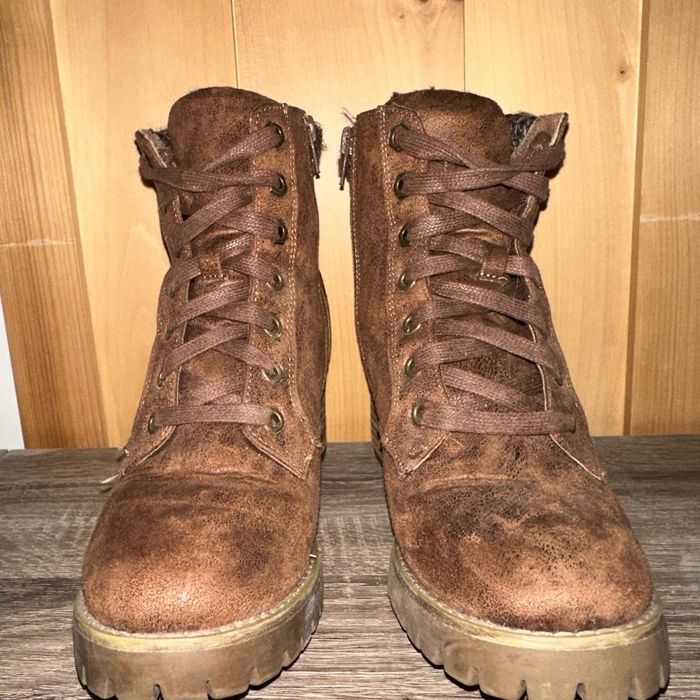 Boots - Picture 2 of 2
